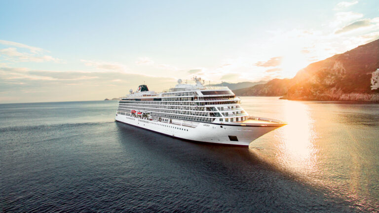 Viking Celebrates First Voyage for Japanese Travelers