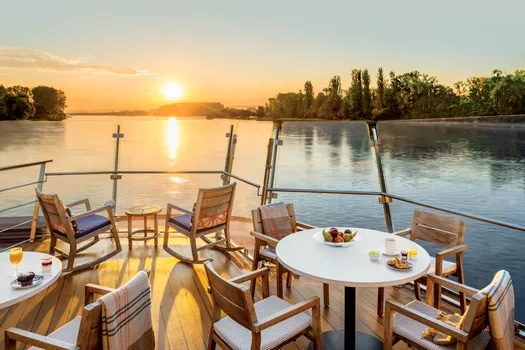 Dining & Entertainment